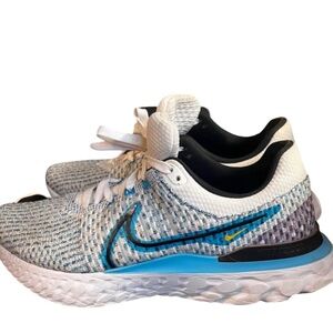 Nike White and Blue Knit Running Shoes